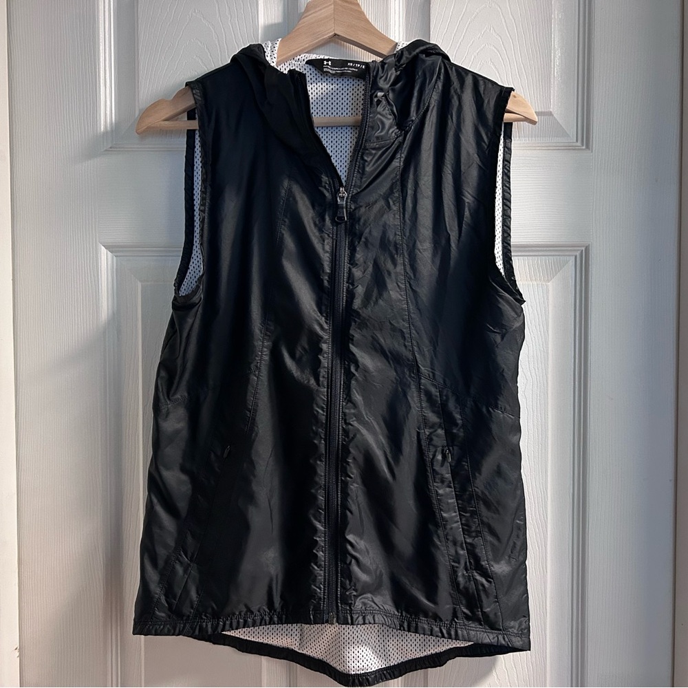 Under Armour Sleeveless Black Hooded Windbreaker Vest Running Athletic Hooded